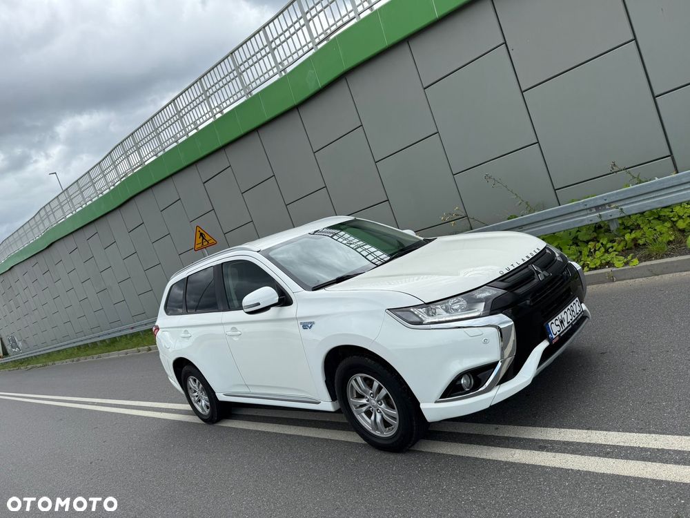 Mitsubishi Outlander 2.0 4WD Plug-In Hybrid Plus - 1