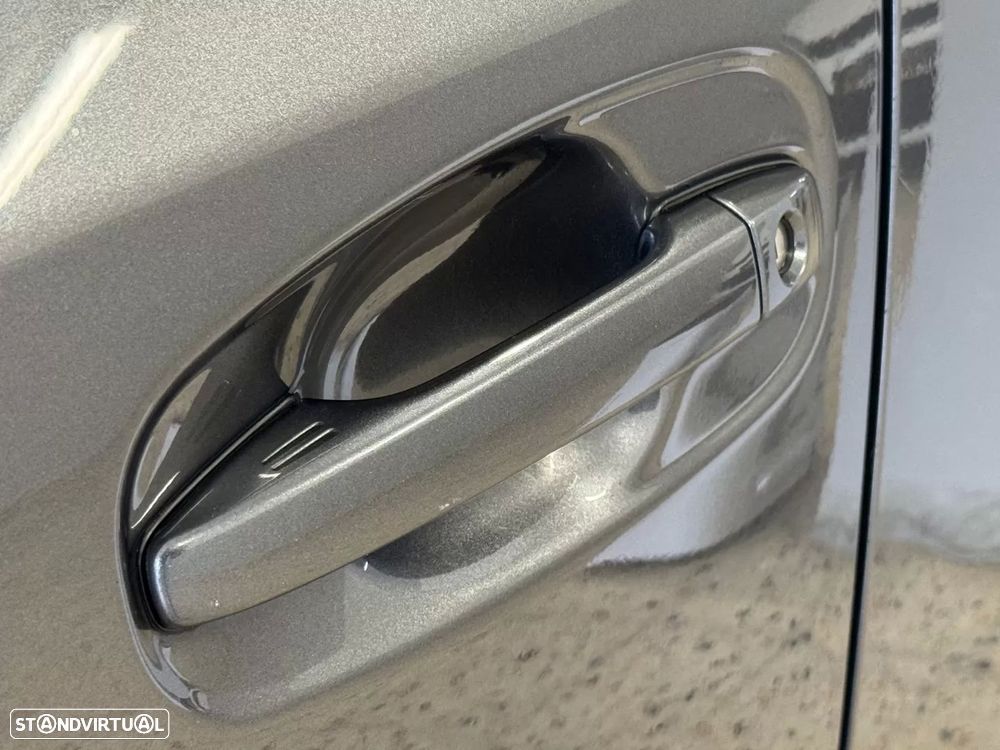 Toyota Avensis SD 2.0 D-4D Exclusive +Navi - 4