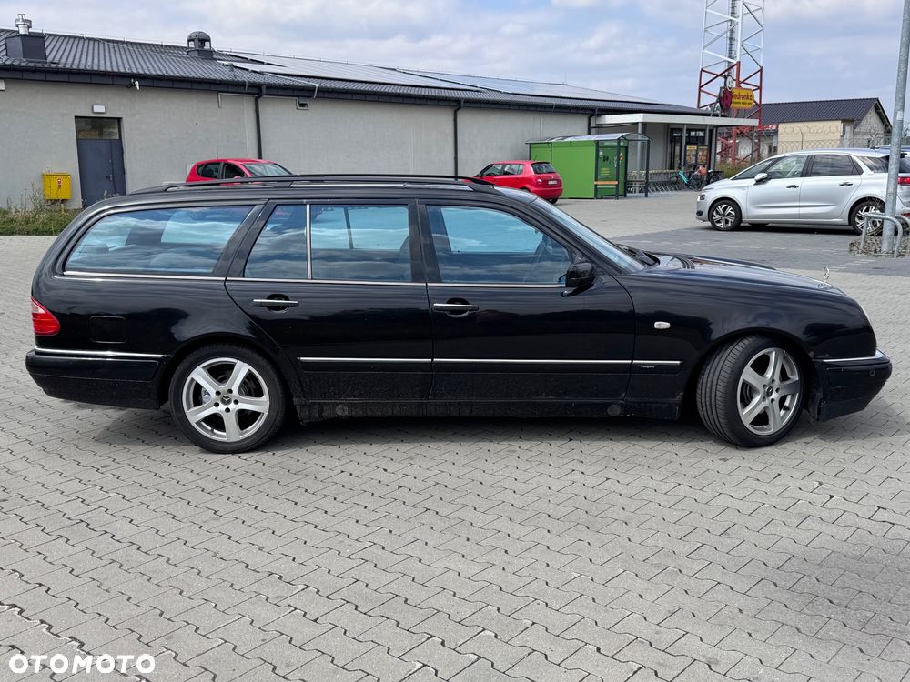 Mercedes-Benz Klasa E 320 T Avantgarde - 6