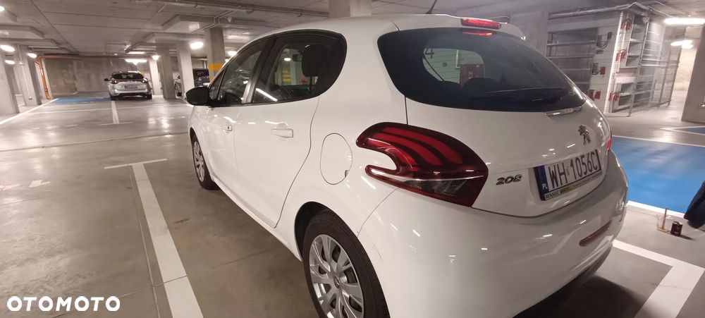 Peugeot 208 - 4