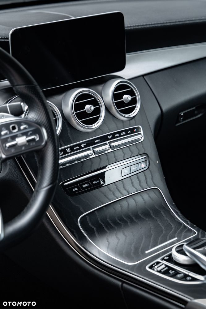 Mercedes-Benz Klasa C 200 4MATIC 9G-TRONIC - 24