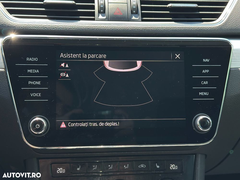 Skoda Superb 2.0 TDI DSG Ambition - 36