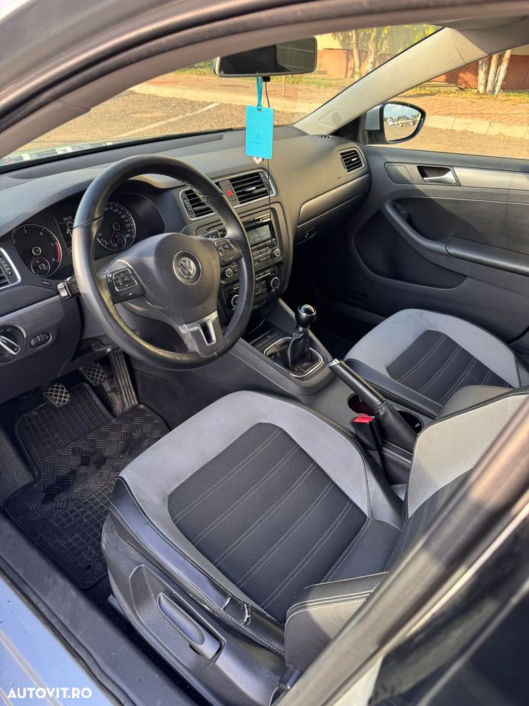 Volkswagen Jetta 2.0 TDI CR DPF Highline - 5