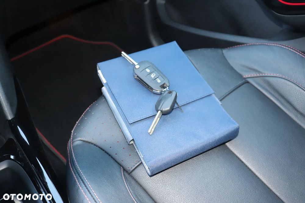 Peugeot 2008 PureTech 130 EAT8 GT Exclusive - 37