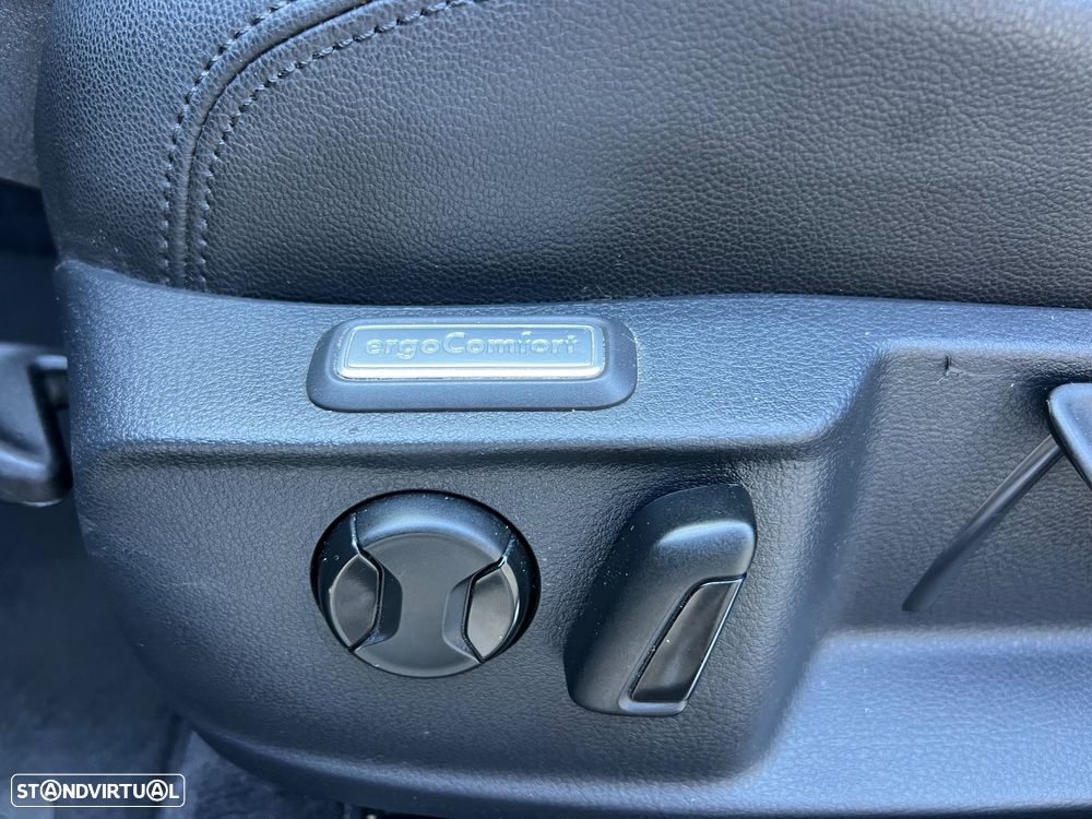 VW Passat 2.0 TDI Confortline DSG - 26