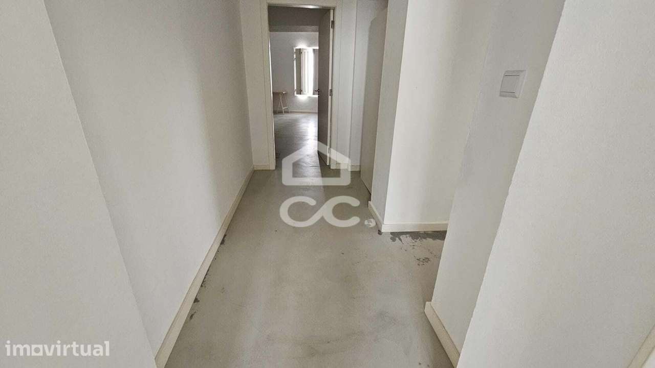 Apartamento t2 para arrendamento, zona do castelo, sem mobiliário - Grande imagem: 5/19