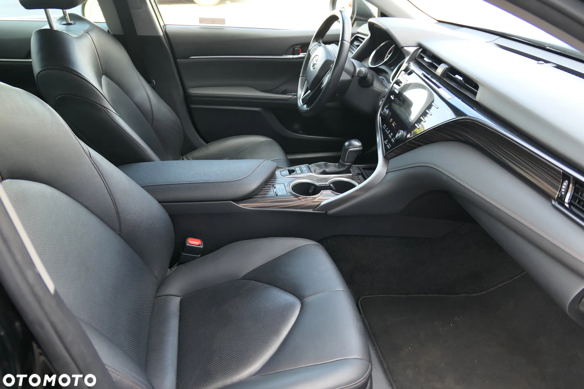Toyota Camry - 17
