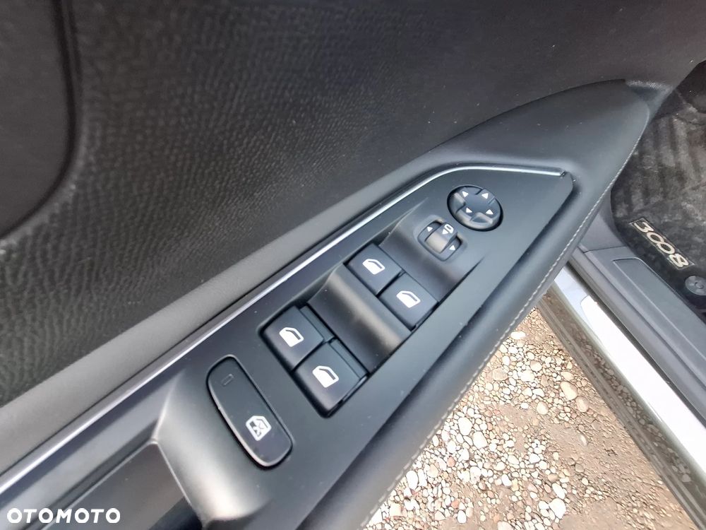 Peugeot 3008 BlueHDi 130 Stop & Start EAT8 Allure - 14