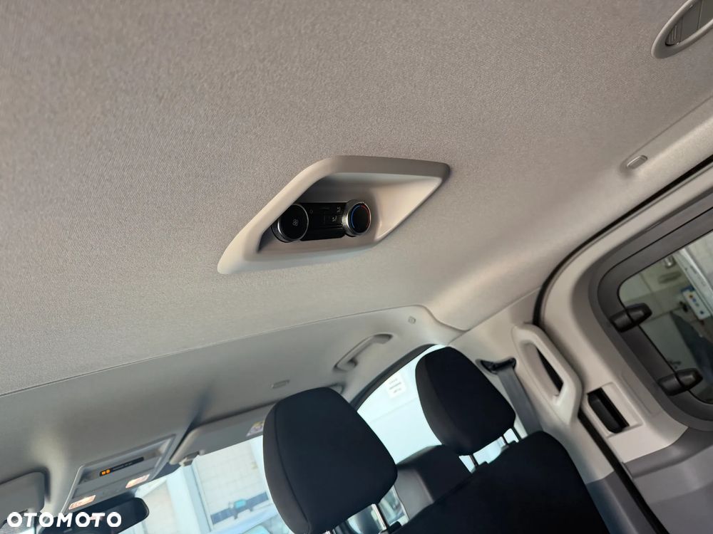 Volkswagen Transporter Kombi L2H1 M1 - 13