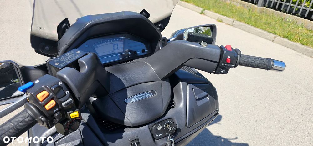 Suzuki Burgman - 8