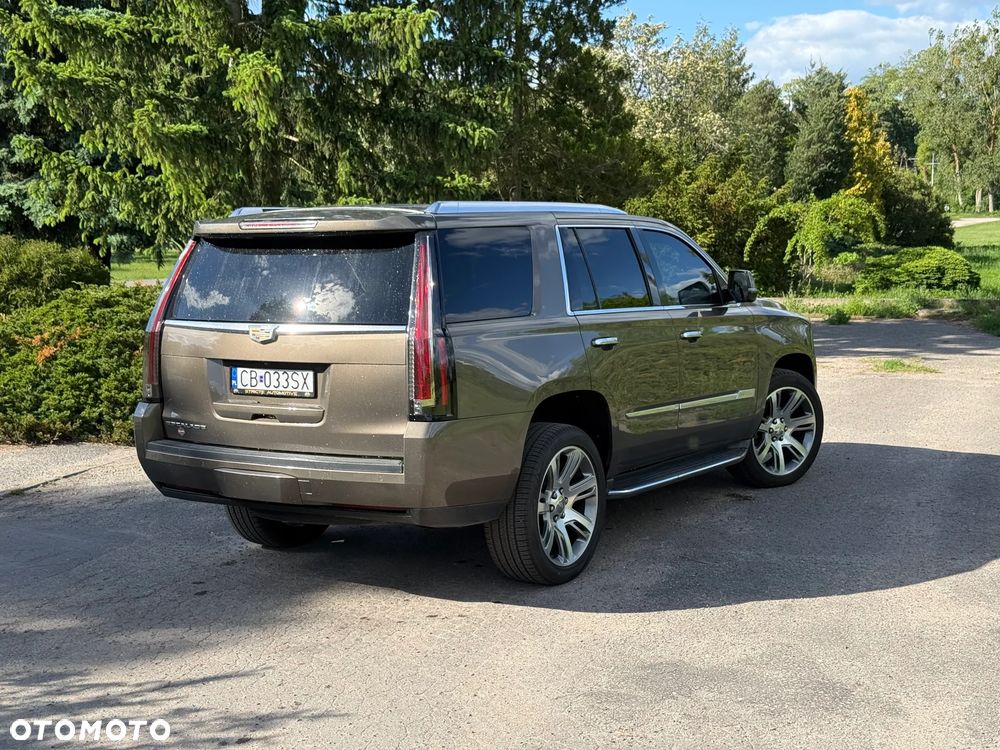Cadillac Escalade - 4