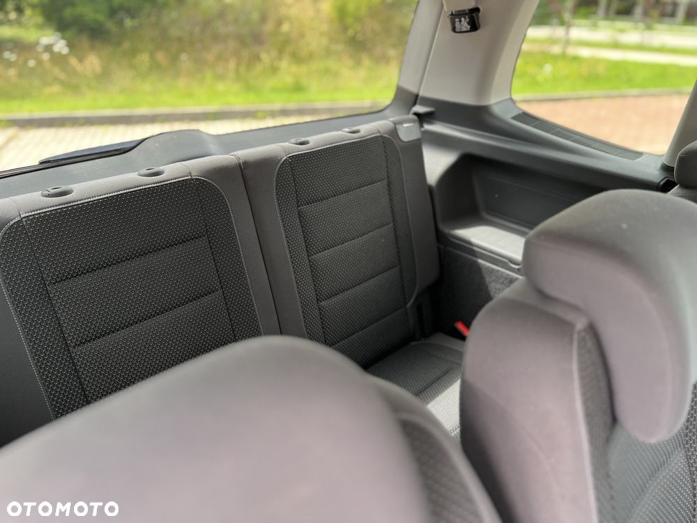 Volkswagen Touran - 8