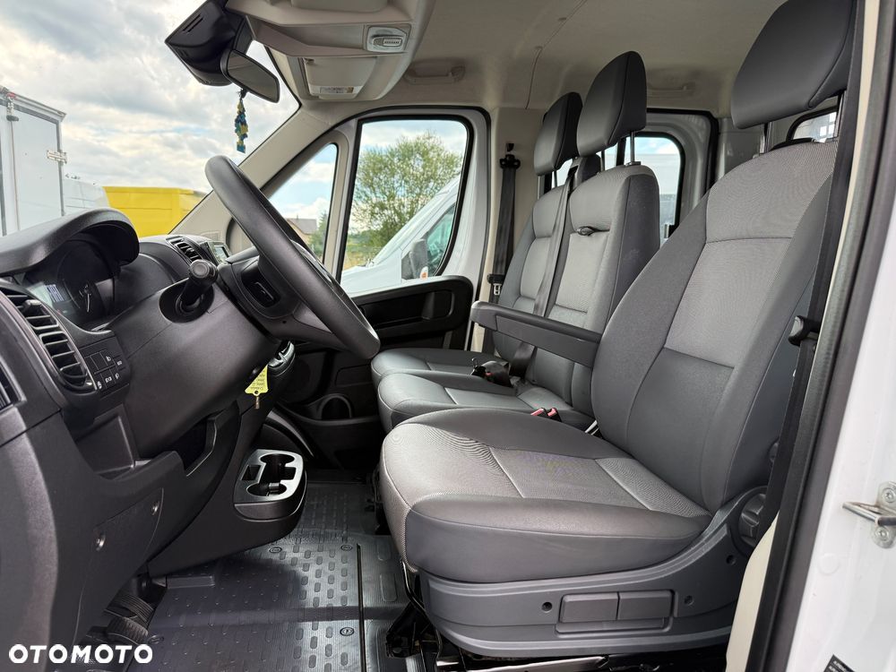 Fiat 2025/Ducato 7 osobowy/doka/skrzynia MAXI/klima/tempomat/hak 3 tony/traction+/full asystenci - 17
