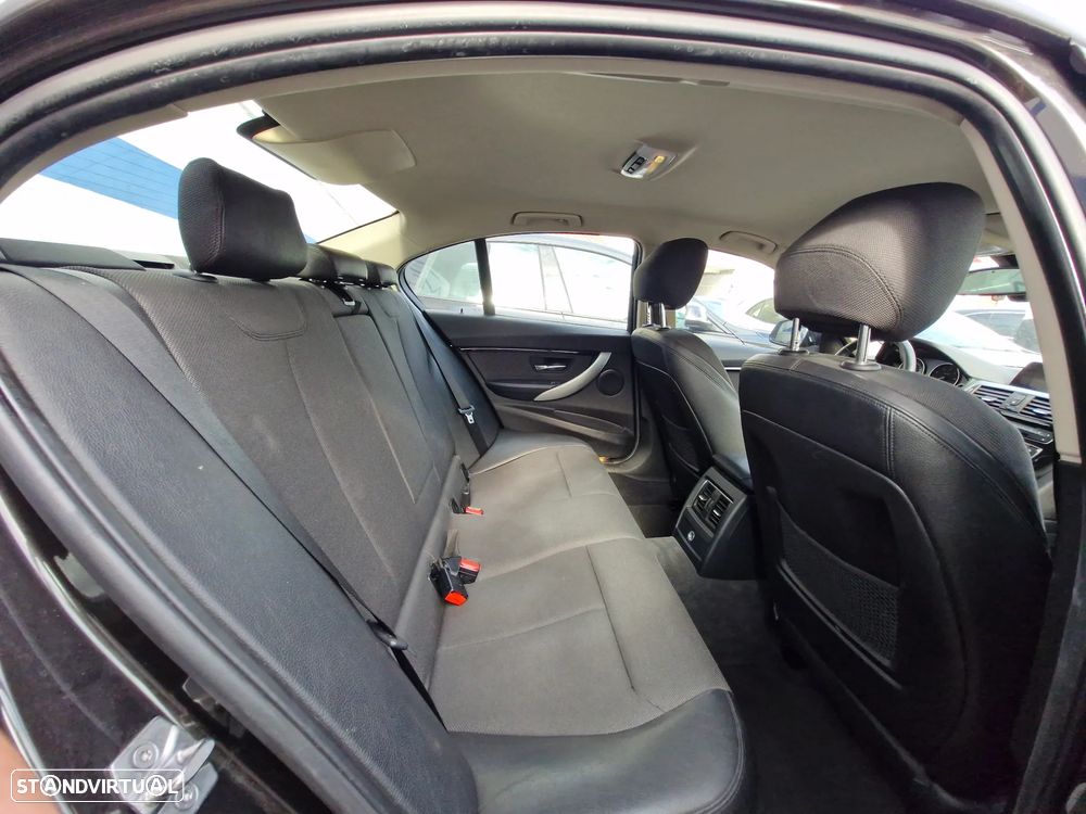 BMW 318 d Sport Line - 7
