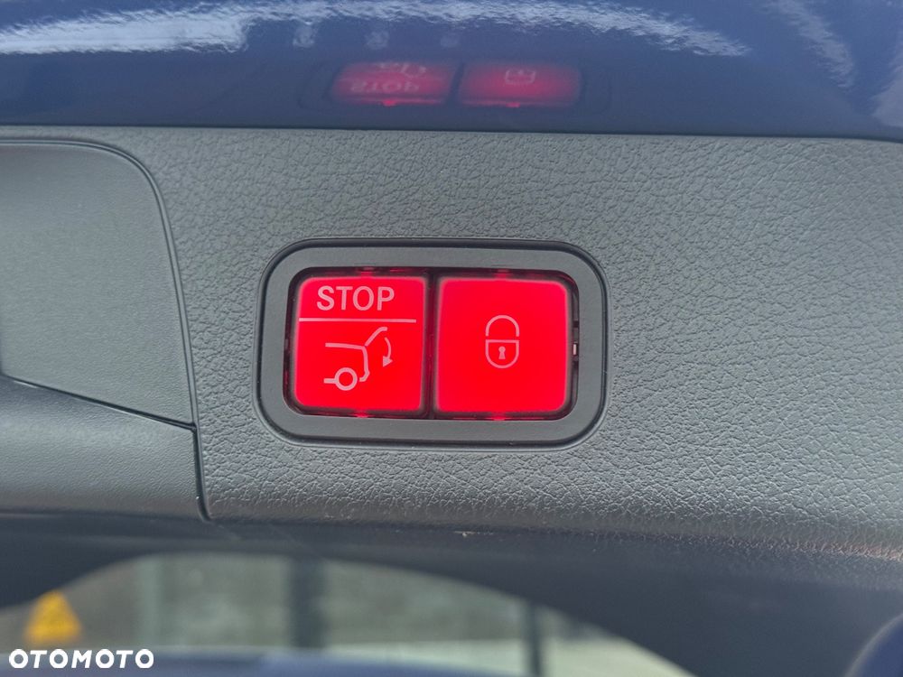 Mercedes-Benz GLB 220 d 4Matic 8G-DCT AMG Line - 16