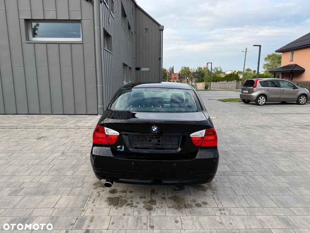 BMW Seria 3 318i - 4