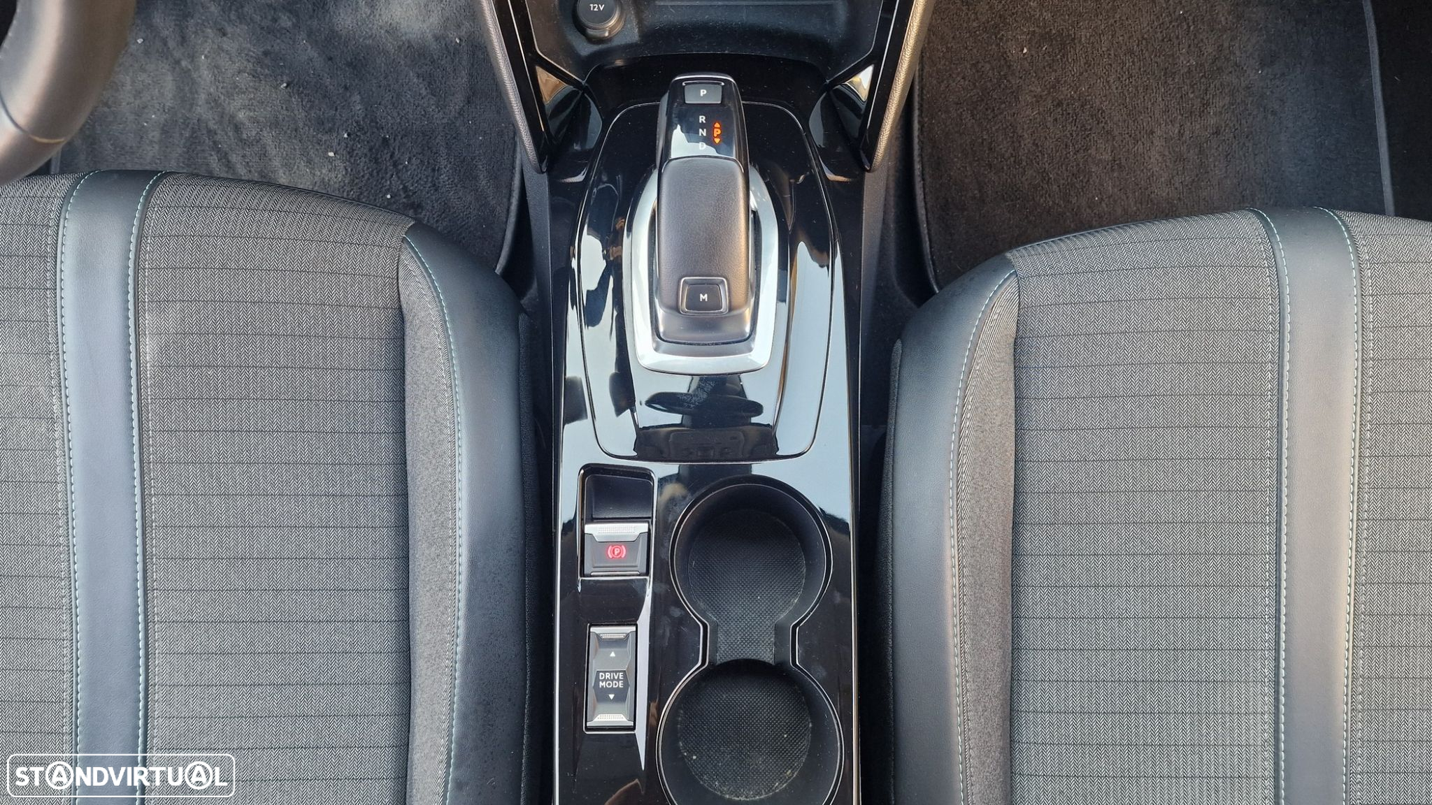 Peugeot 2008 1.5 BlueHDi Allure EAT8 - 27