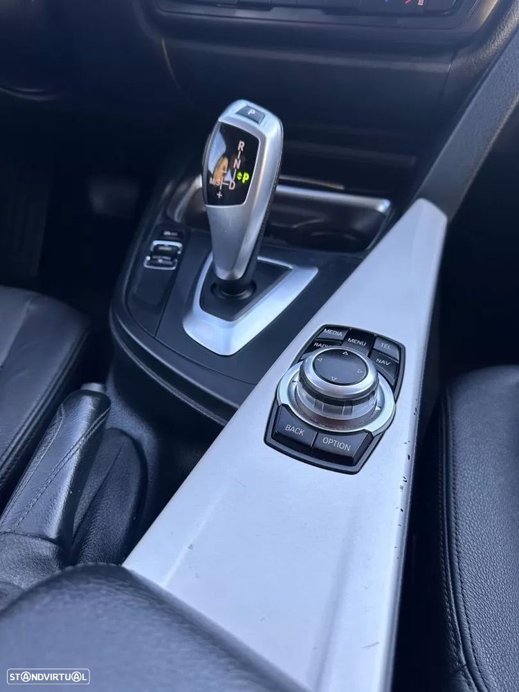 BMW 318 d Aut. Sport Line - 42