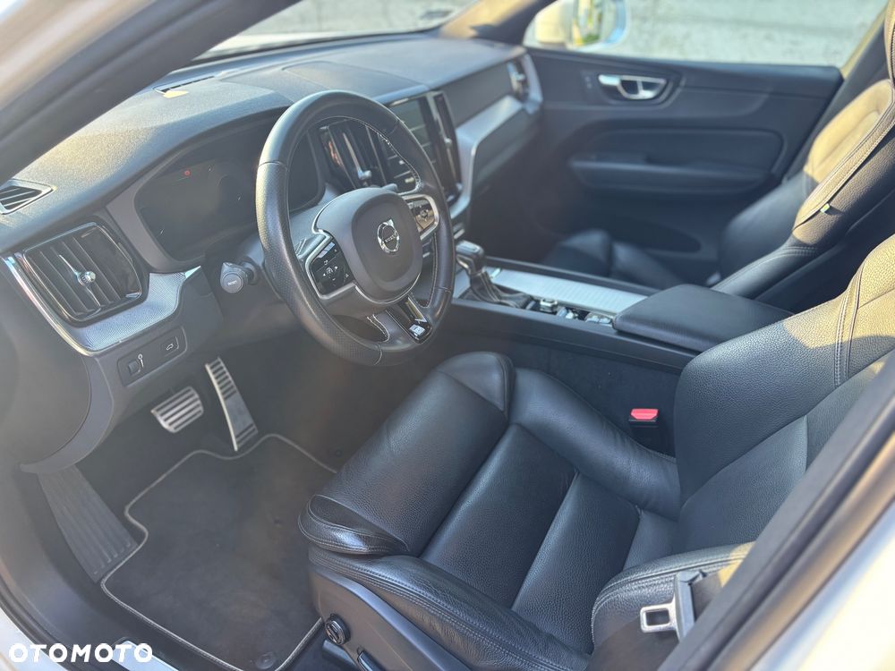 Volvo XC 60 T4 R-Design - 9