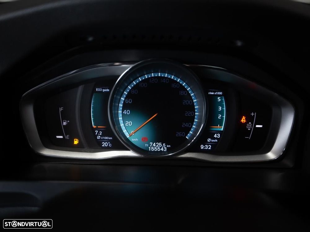 Volvo V60 Cross Country - 20