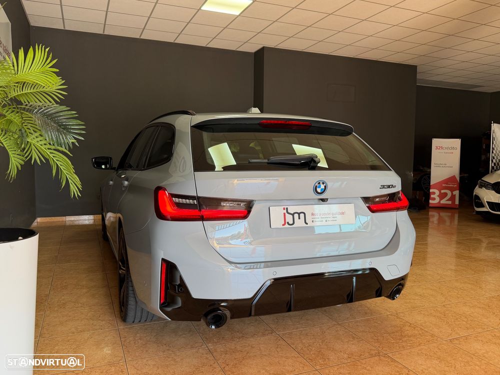 BMW 330 e Pack Desportivo M Pro Auto - 26