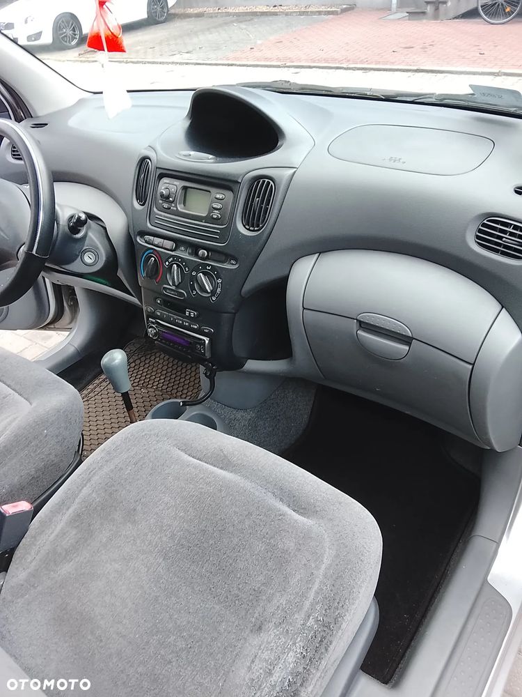 Toyota Yaris Verso 1.3 - 3