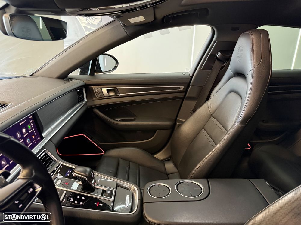 Porsche Panamera 4 E-Hybrid Platinum Edition com PDLS - 24