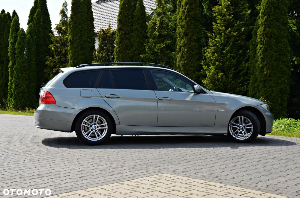 BMW Seria 3 320d DPF Touring Edition Fleet Exclusive - 25