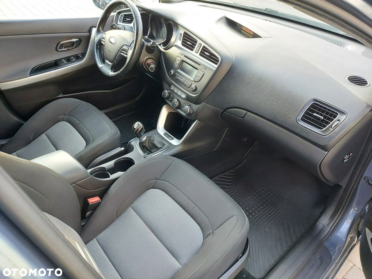 Kia Ceed - 11