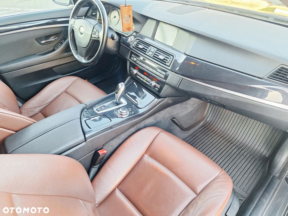 BMW Seria 5 520d - 23