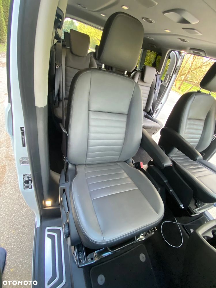 Ford Tourneo Custom - 19