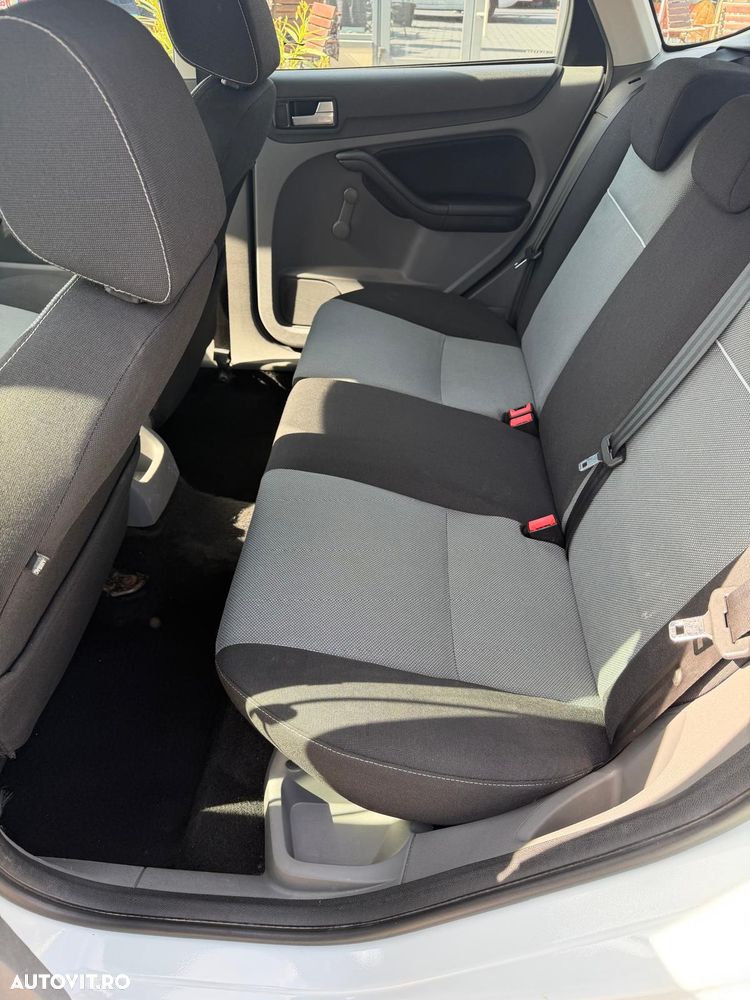 Ford Focus - 8