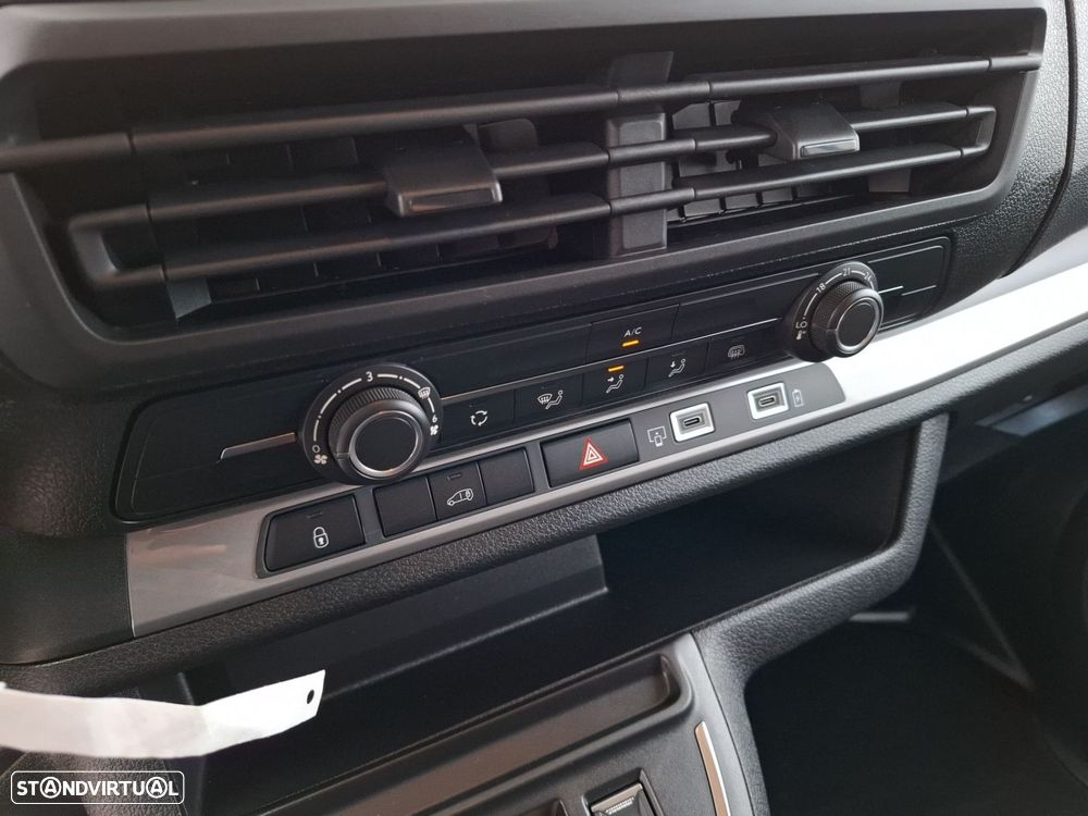 Peugeot e-Expert - 15