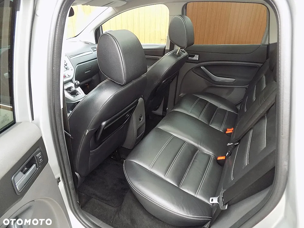 Ford Kuga 2.0 TDCi 2x4 Titanium - 6