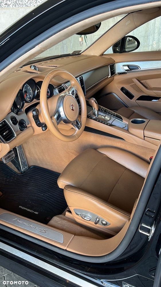 Porsche Panamera 4S PDK - 23