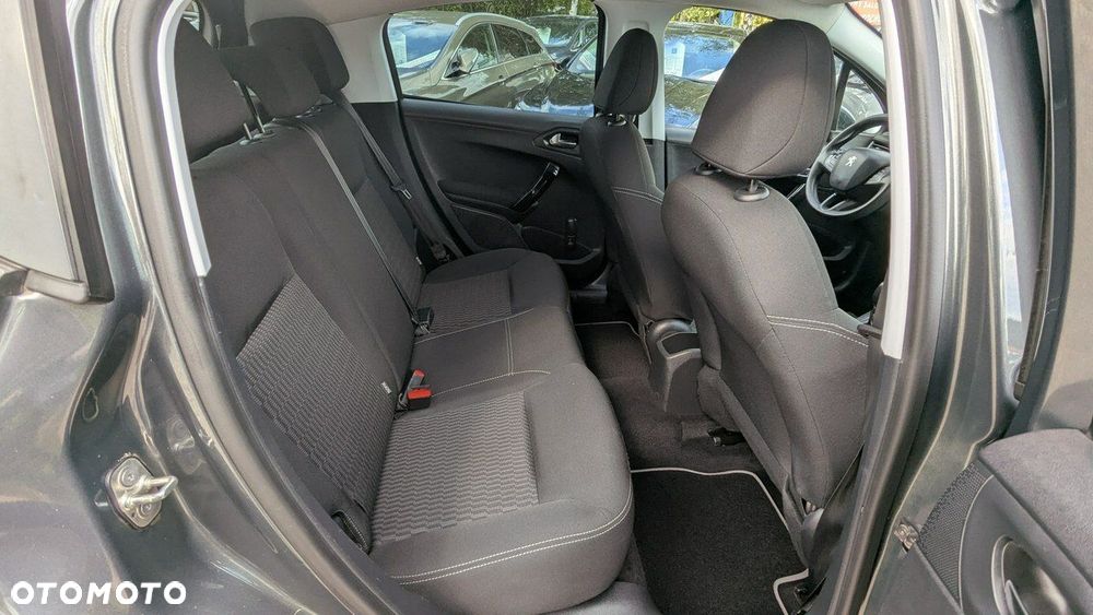 Peugeot 208 - 15