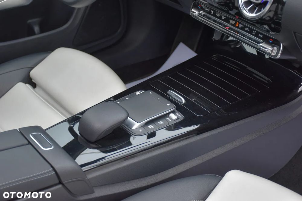 Mercedes-Benz CLA 200 d AMG Line 8G-DCT - 30