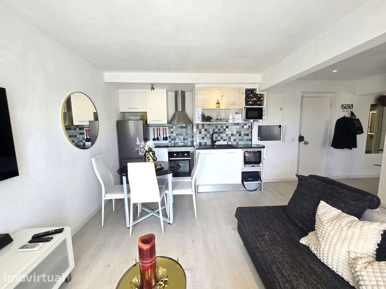 Excelente Apartamento T2 renovado com Open Space e Varanda - Almada - Grande imagem: 2/32