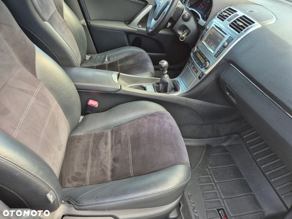 Toyota Avensis - 17