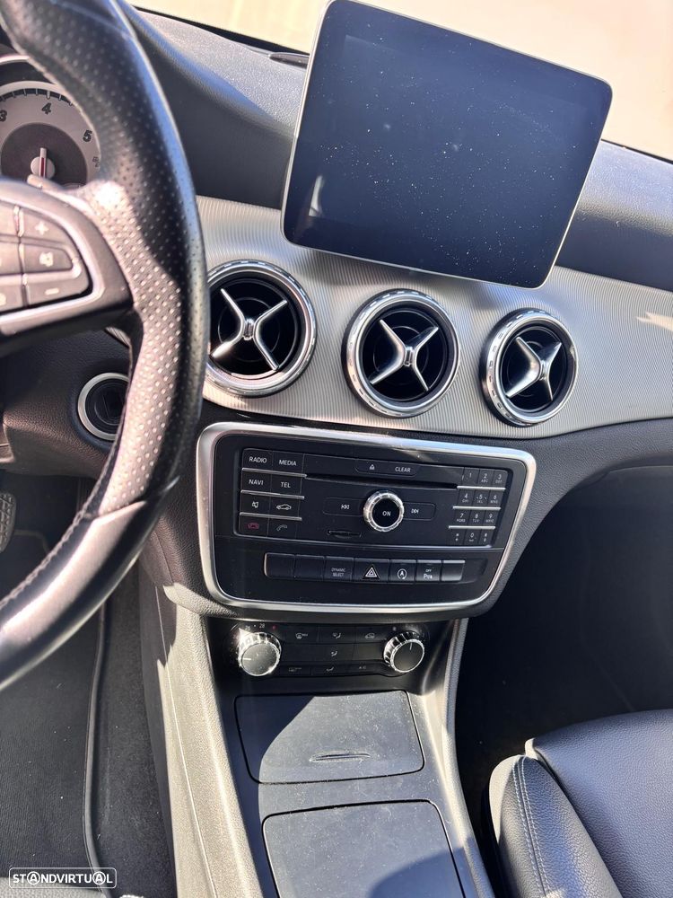 Mercedes-Benz GLA 180 — fotografia 14