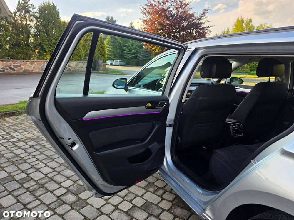 Volkswagen Passat 2.0 TDI (BlueMotion Technology) Comfortline - 28