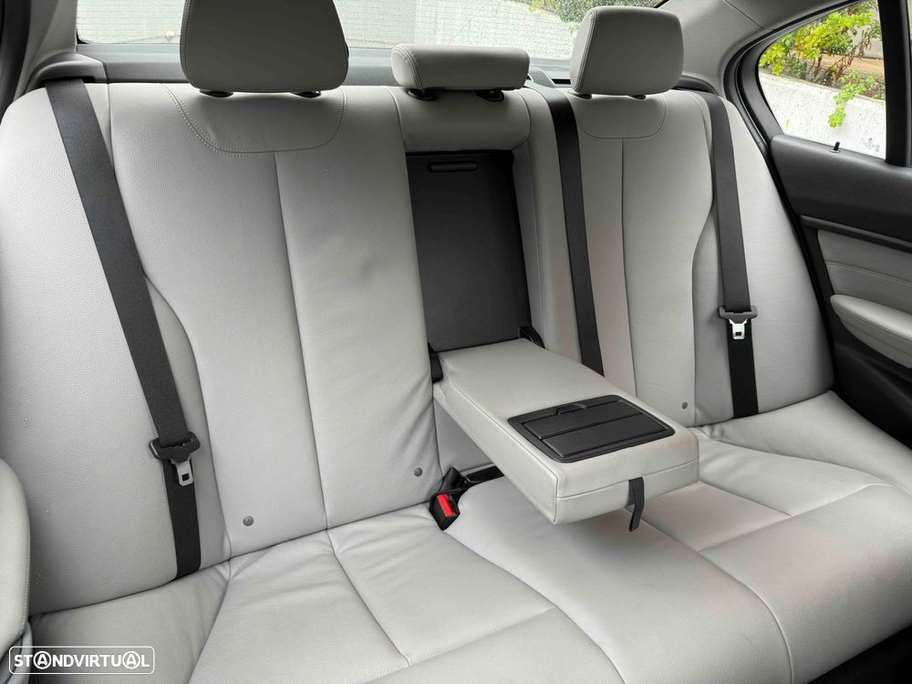 BMW 328 i Auto Line Sport - 54