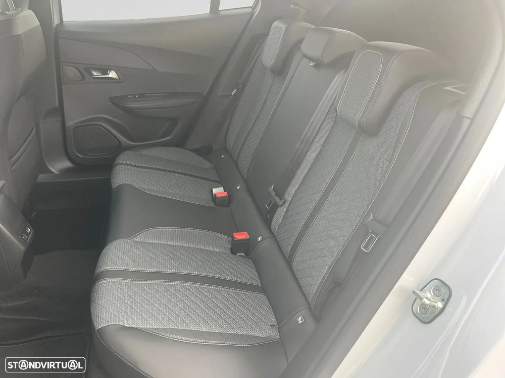 Peugeot e-2008 54 kWh Allure - 15