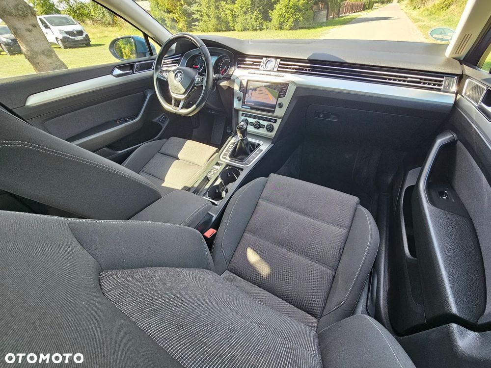 Volkswagen Passat 2.0 TDI (BlueMotion Technology) Trendline - 14