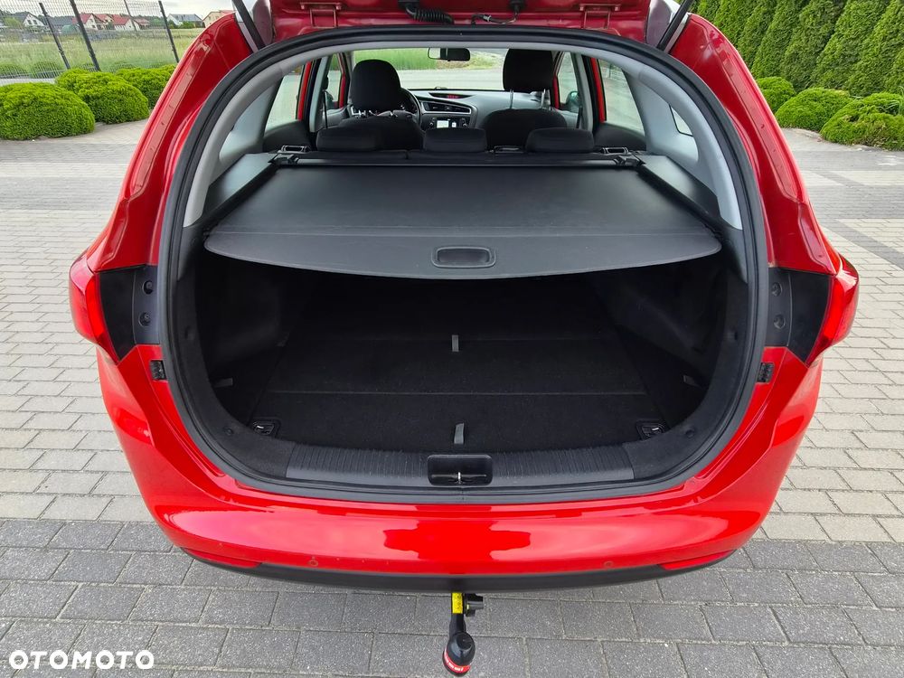 Kia Ceed 1.6 GDI Dream Team Edition - 13