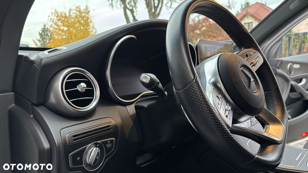 Mercedes-Benz GLC - 32