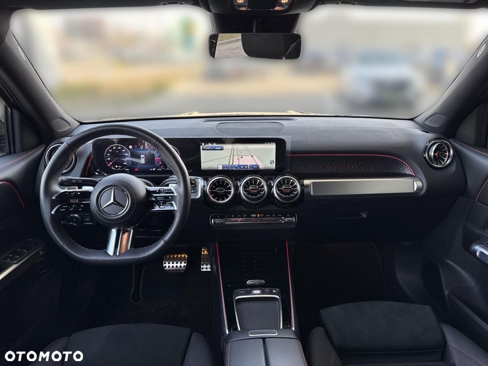 Mercedes-Benz GLB - 16