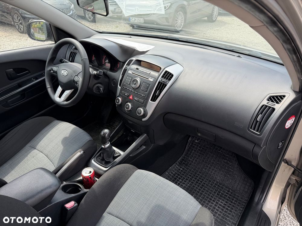 Kia Ceed 1.4 CVVT Attract - 38
