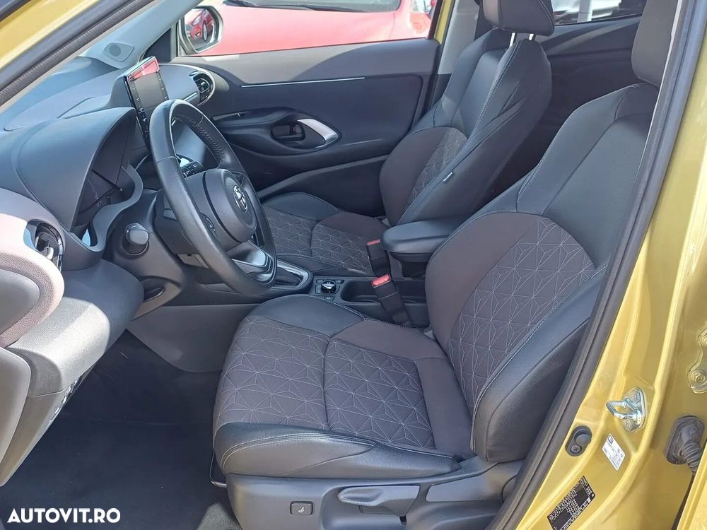 Toyota Yaris Cross 1.5 VVT-i HSD 4x4 Exclusive Elegant - 10