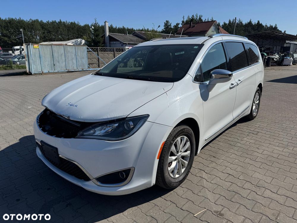 Chrysler Pacifica - 3